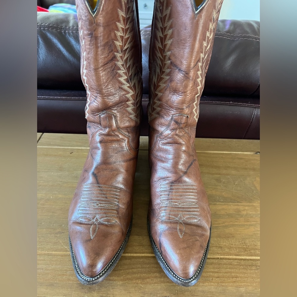 Cowboy boots! Men’s Sanders vintage handcrafted boots. Size 10 1/2 D